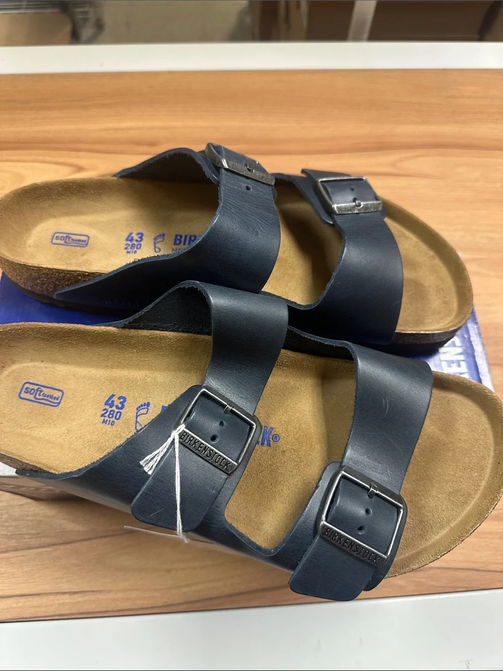 Men’s Birkenstock Arizona Size 43 Regular Width Slight Defect Brand New!!